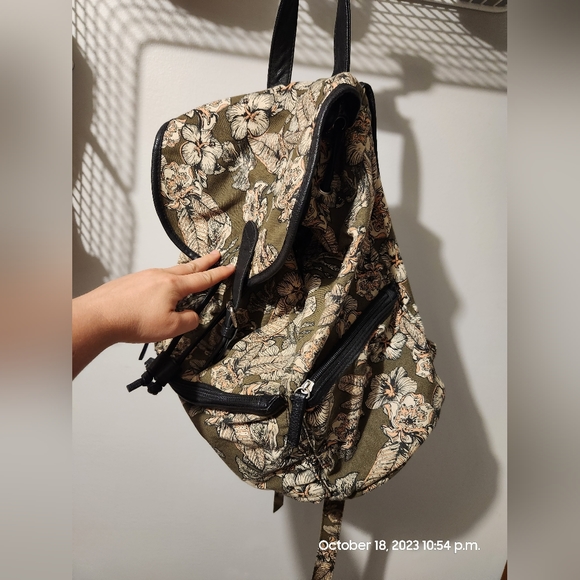 Pimkie Hawaiian floral backpack - Picture 3 of 13